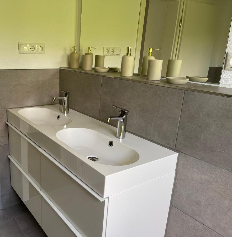 לנדשט Bungalow In Ruhiger Siedlung Mit Stellplatz מראה חיצוני תמונה